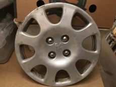 Продам колпаки на Пежо 10-15 руб.