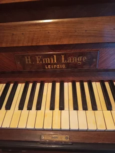 Антикварное пианино