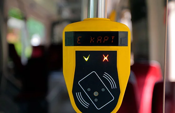 Стало известно, когда белорусы чаще ездят в общественном транспорте