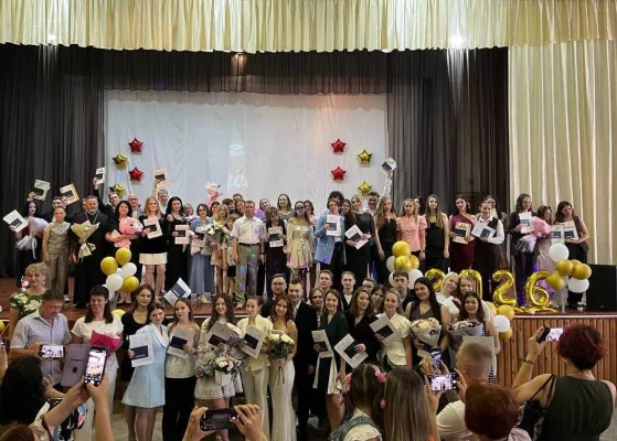 В Бобруйском медколледже вручили дипломы более 130 выпускникам