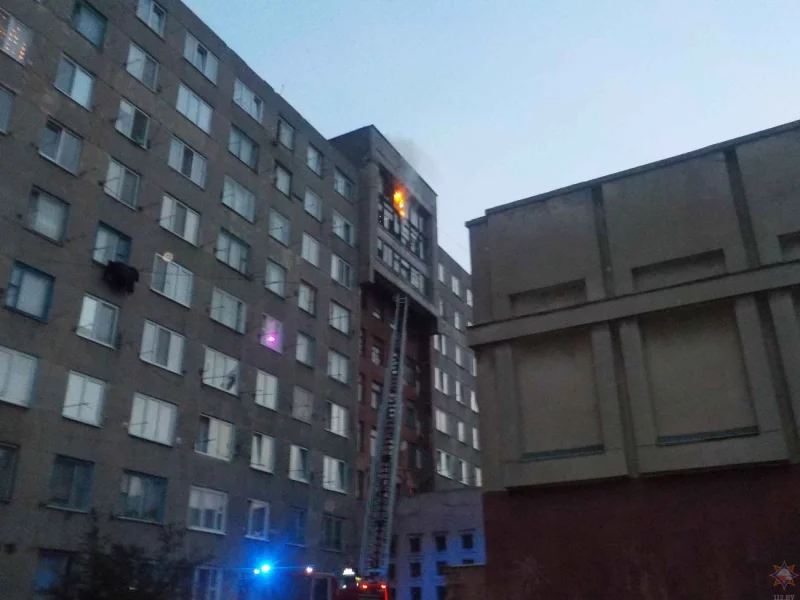 Ночью в Бобруйске на бульваре Молодежном горело общежитие