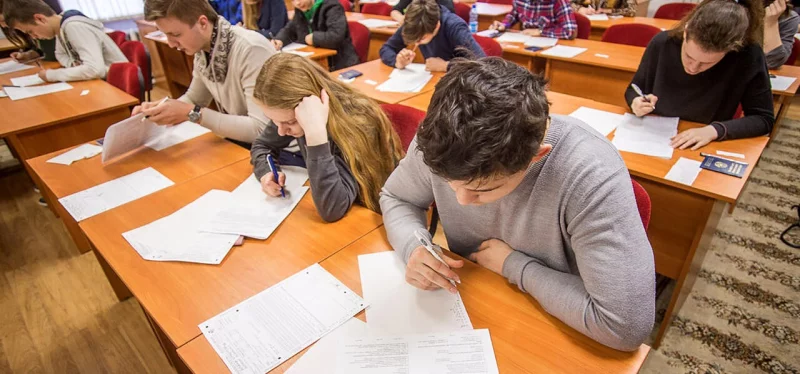 В Бобруйске 1157 выпускников зарегистрировались на ЦЭ