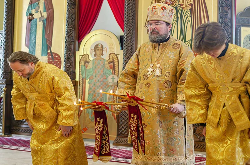 Епископ Бобруйский и Быховский Серафим возглавил Божественную литургию в кафедральном Свято-Никольском соборе в день памяти святителя Луки