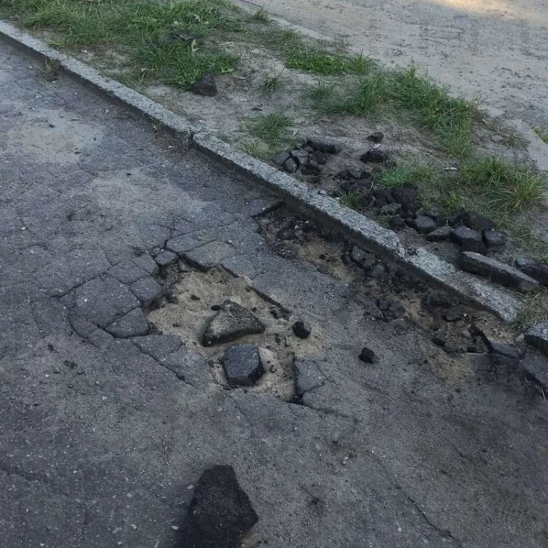 Классные тротуары и безопасные. Если ездить на машине.