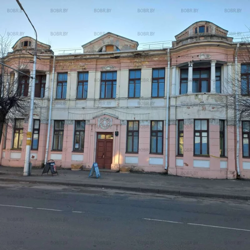 Здание аварийное, но задаётся в аренду