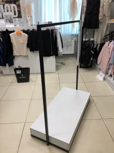 Оборудование для магазина одежды