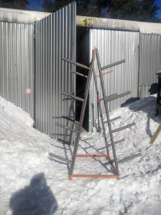 Металлическая конструкция для хранения автозапчастей, бамперов