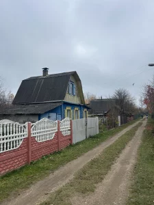 Дача на участке баня и гараж