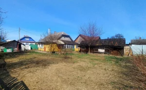 Крепкий бревенчатый дом с газ. отопл. по ул. Колхозная (авиагородок)