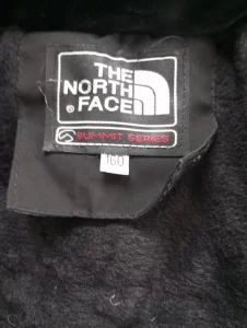 Зимнию куртку для мальчика