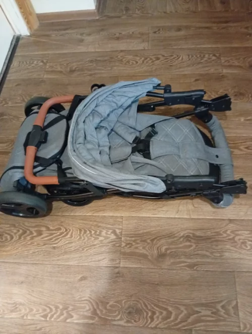 Детскую прогулочную коляску