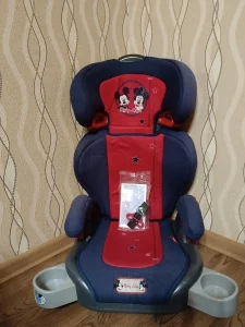 Автокресло-бустер