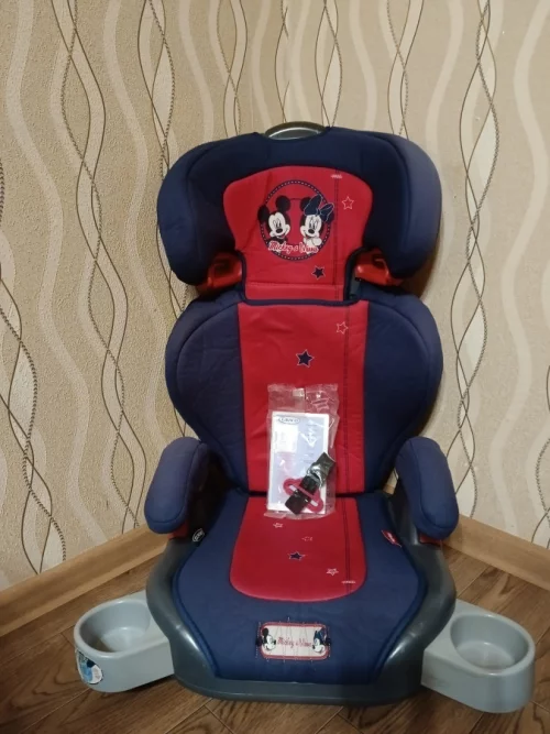 Автокресло-бустер