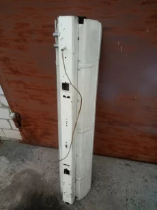 Светильник для ламп дневного света и светодиодных ламп на