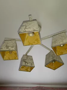 Люстры, бра