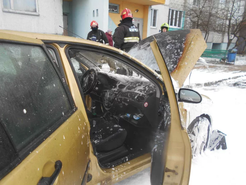 На Гагарина горел легковой автомобил