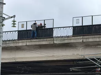 В Бобруйске спасли мужчину, пытавшегося спрыгнуть с путепровода
