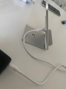 Беспроводную зарядку срочно 50р в комплекте все есть блок прово