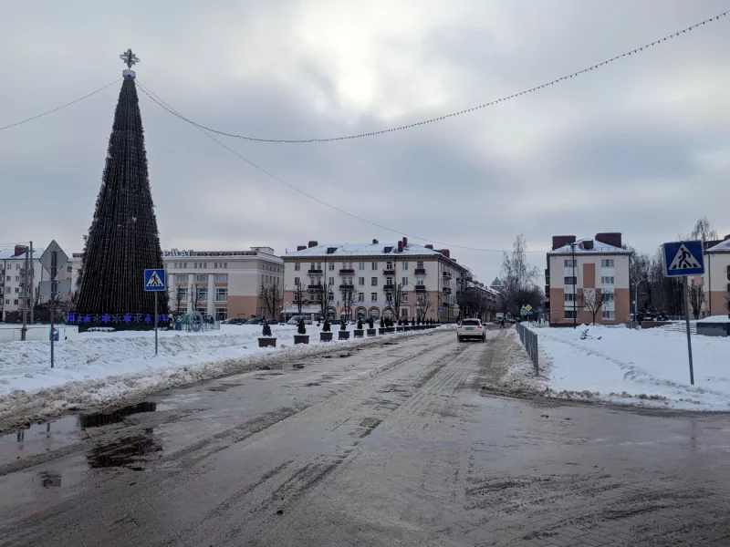 Движение машин по площади Ленина возобновлено – но не полностью