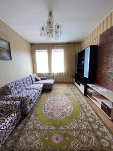 Сталинка в центре, 3-х комнатная квартира, 78 м², потолки – 3 метра