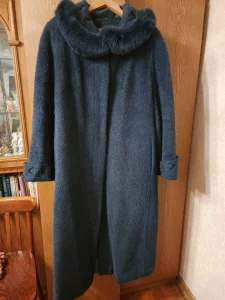 Пальто 56р  - 10 руб