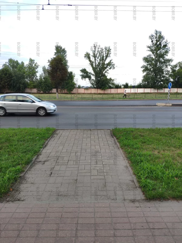 Пешеходная дорожка в никуда.