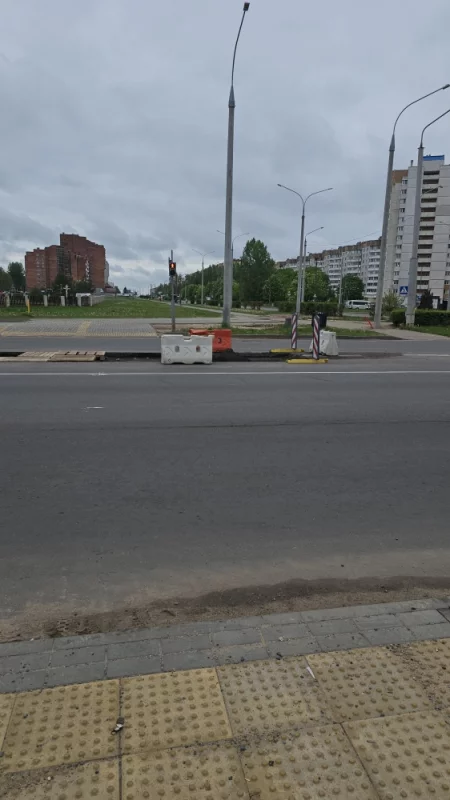 На Гагарина обустраивают разделительную полосу