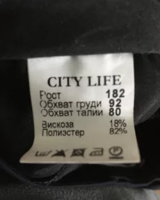 Продам новый стильный костюм