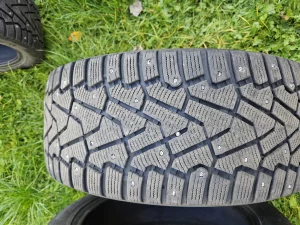 Зимние шины 245/45/18