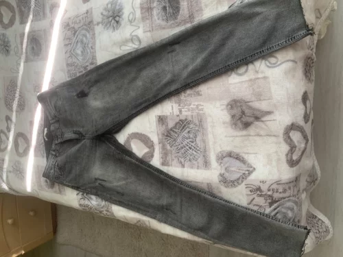 Продам женские джинсы