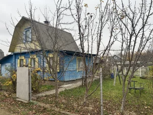 Дача на участке баня и гараж