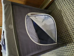 Кроватку-манеж двухярусную продам