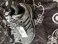 Продам кроссовки adidas