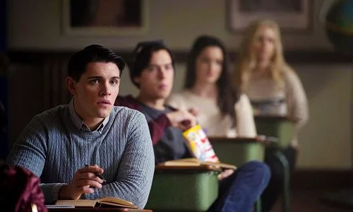 Отличный сериал для подростков