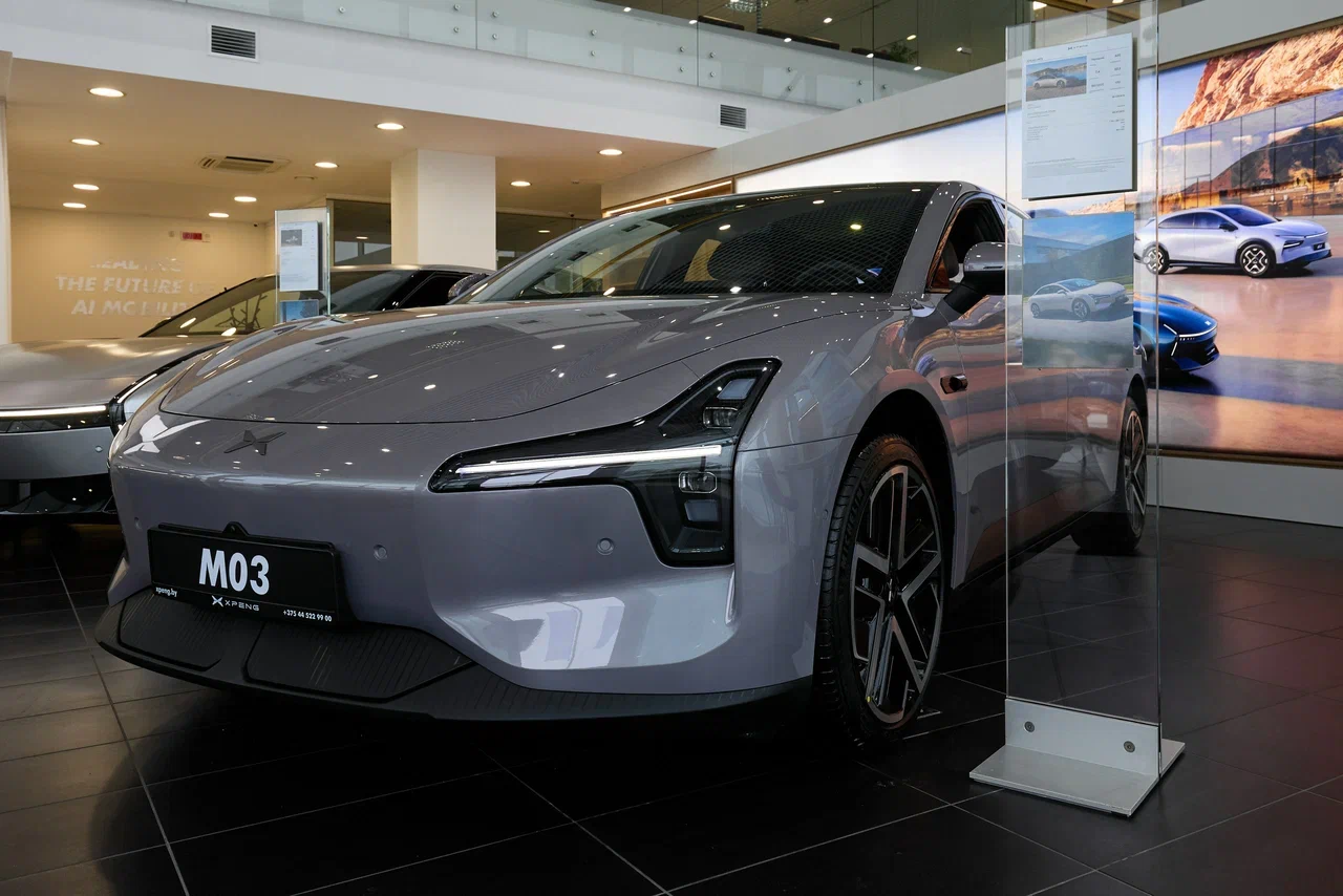 Двери-крылья, 3,7 секунды до «сотни» и запас хода 750 км. В Беларуси представили автомобили XPENG