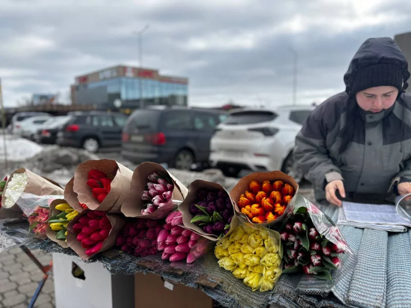 На контроле продажа цветов. В Бобруйске 17 площадок для продажи живых цветов к 8 Марта