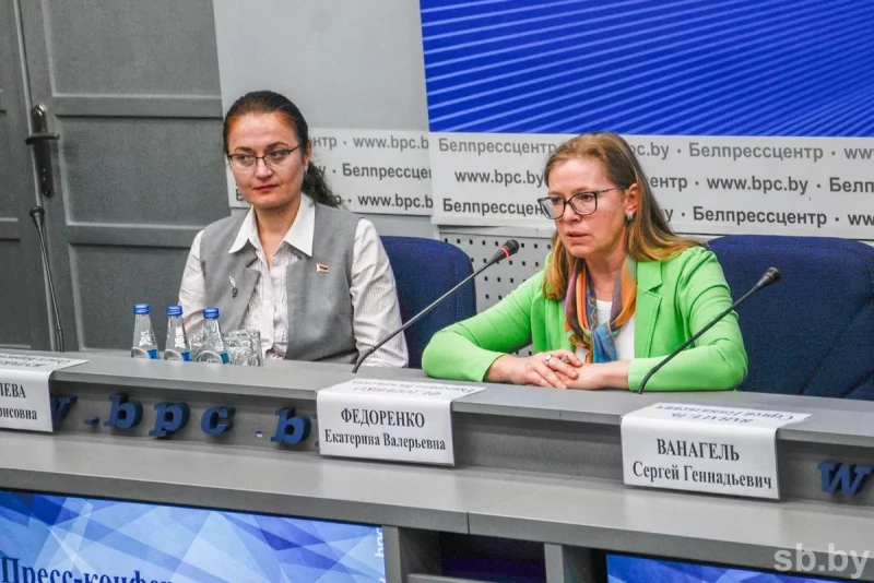 «Не лекарства, не БАДы». Врач прокомментировала, что продавали в кол-центре в Бобруйске под видом «чудо-средств»