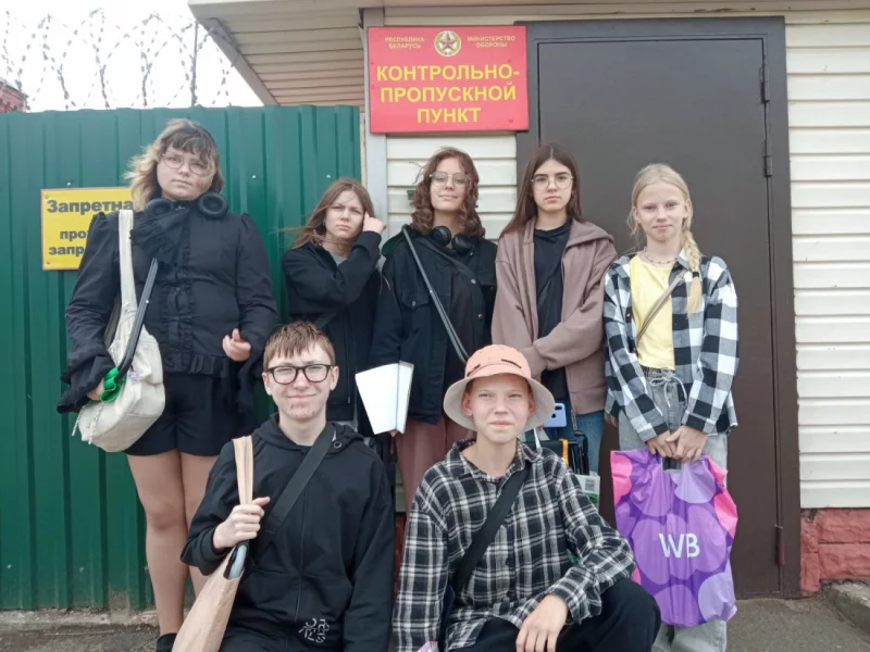 Наследники Великой Победы: юные художники студии «Радуга» в гостях у защитников Отечества