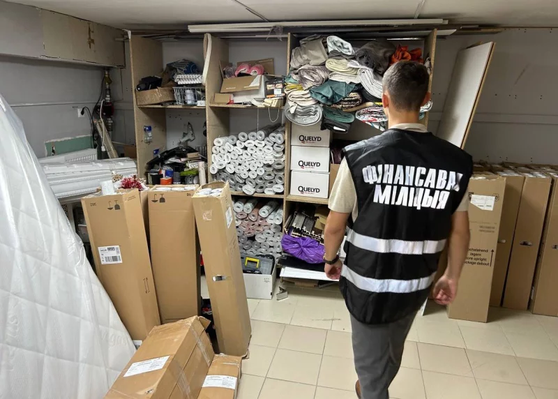 По указанию владельца работники магазинов в Минске, Могилеве и Бобруйске частично проводили выручку