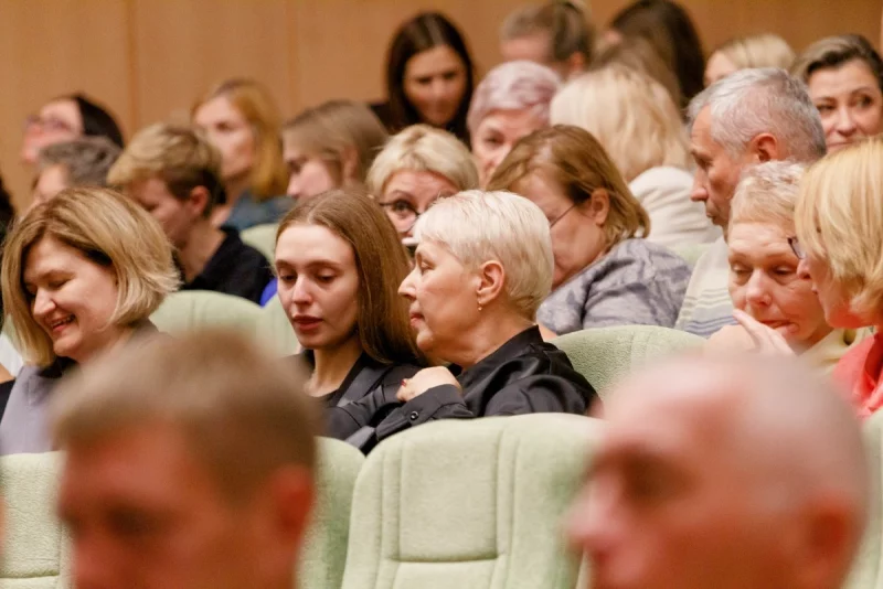 В театре Бобруйска прошел концерт с участием мастеров искусств Кыргызстана