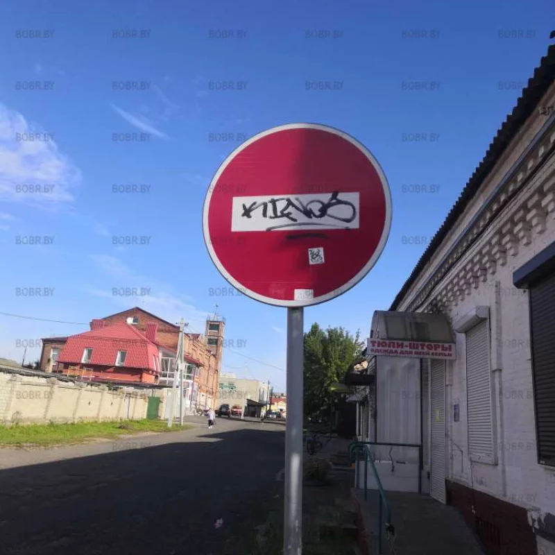 Высокий человек с не высокими культурными ценностями... 