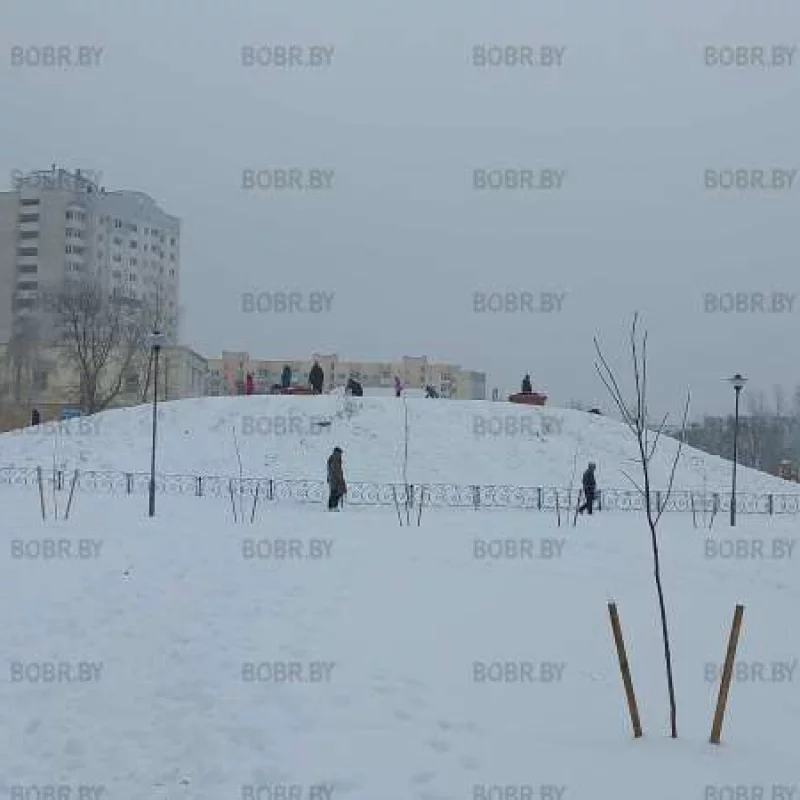 Кормят мечтами о аквапарке, а пока предлагают горку с забором