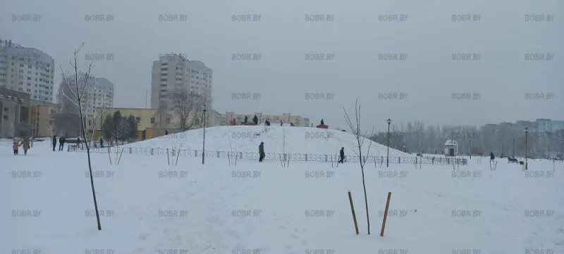 Кормят мечтами о аквапарке, а пока предлагают горку с забором