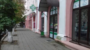 1-й этаж 3-х этажного административно-торгового здания в центре