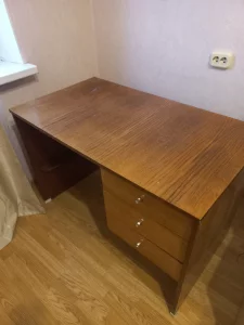 Отдам стол письменный