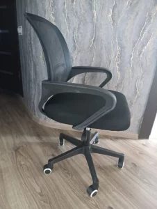 Новый компьютерный стул на амортизаторе 130 р