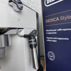 Кофеварка DeLonghi Dedica EC685.W