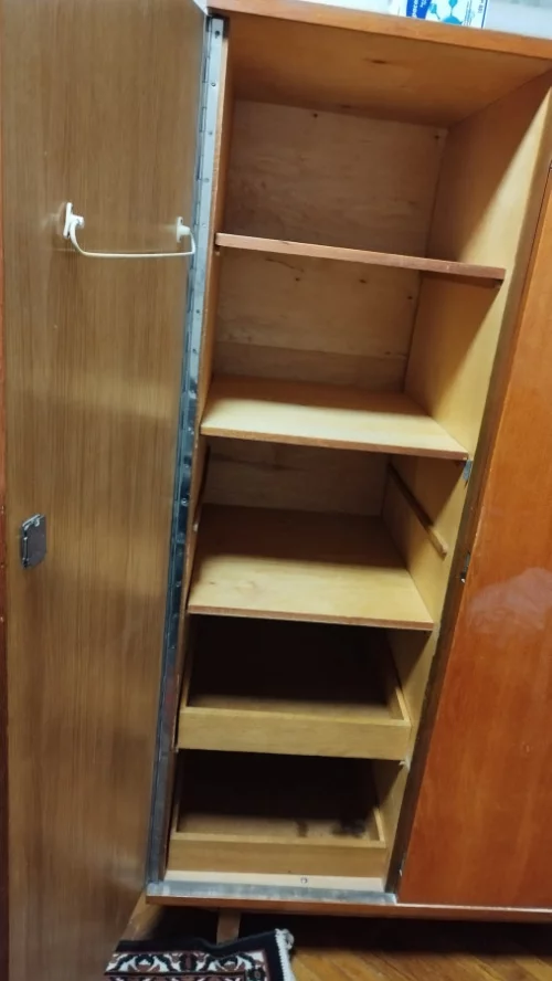 Шкаф. Даром