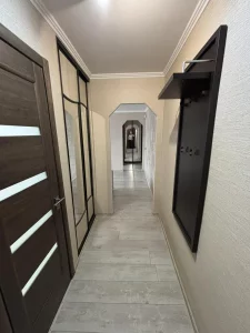 В продаже трехкомнатная квартира с ремонтом