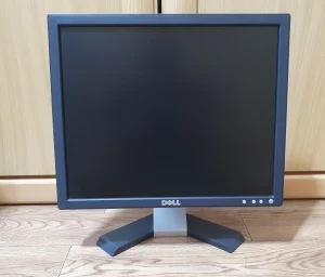 Монитор DELL 17"